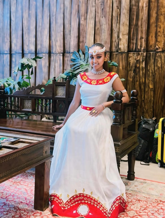 ኤርትራ ልብስ – ቀይ ቀሚስ በብርማ የእጅ ጥልፍ የተዋበ