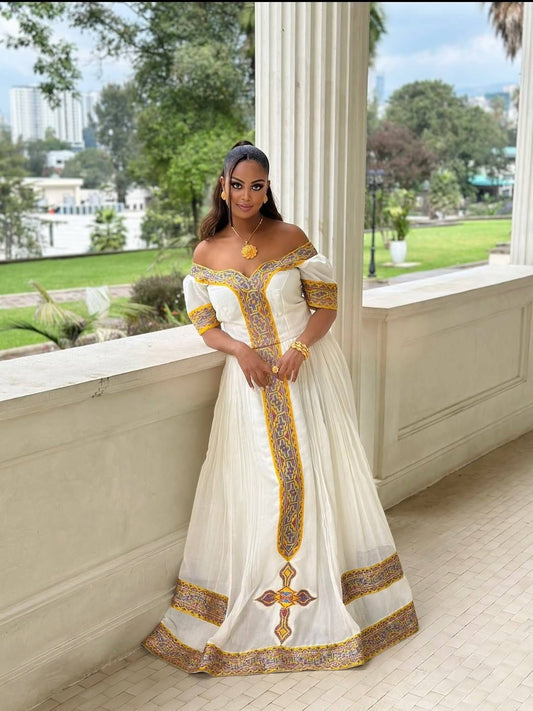 ኢትዮጵያ ልብስ – የሚያምር ነጭና ወርቃማ ጥልፍ ለምሽት ባህላዊ ዝግጅቶች