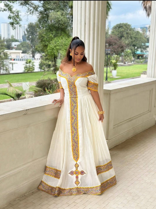 ኢትዮጵያ ልብስ – የሚያምር ነጭና ወርቃማ ጥልፍ ለምሽት ባህላዊ ዝግጅቶች