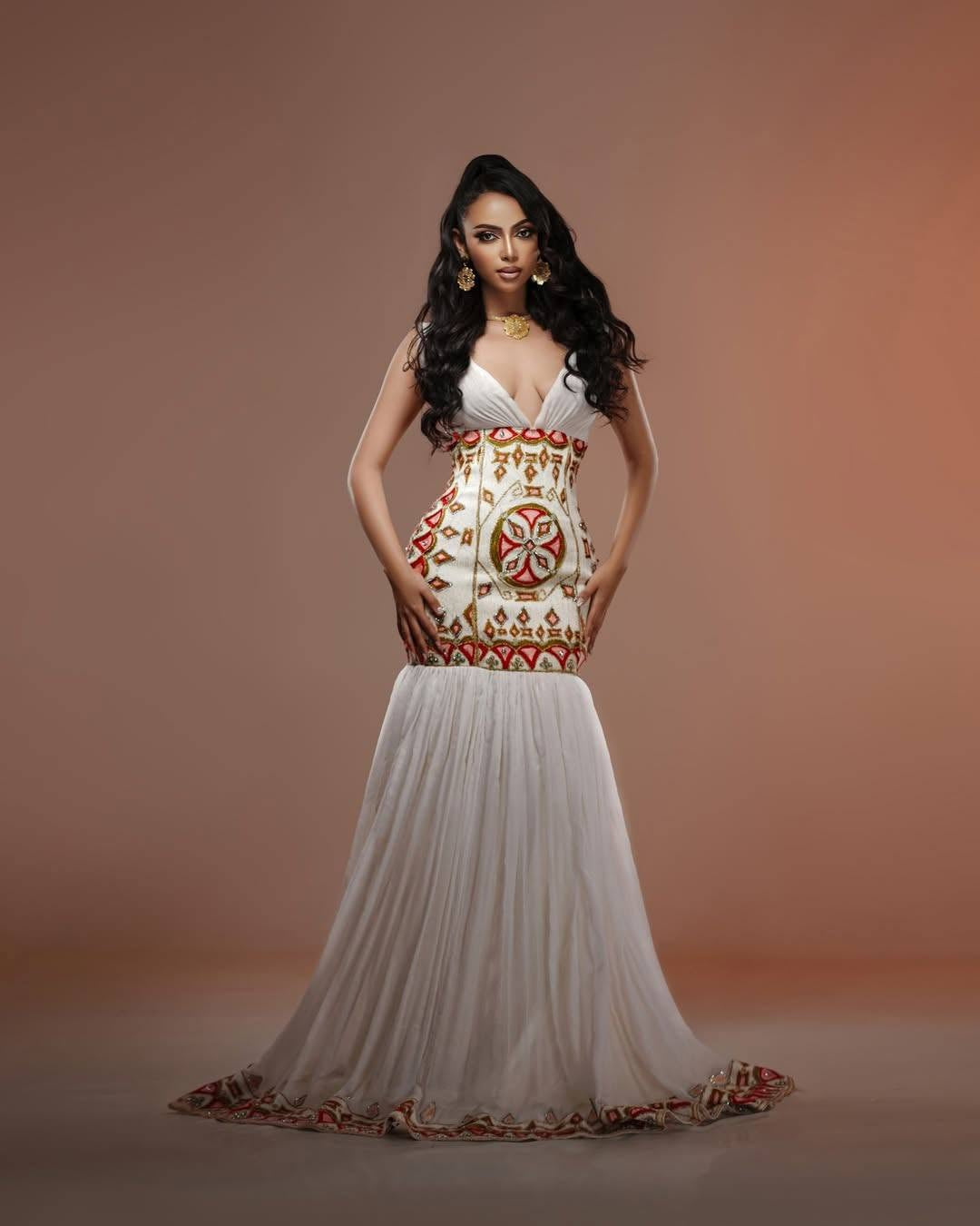 ዘመናዊ ቀይ ጥልፍ የኢትዮጵያ ቀሚስ | ቀይ ሀበሻ ቀሚስ