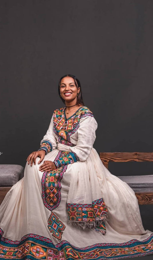 አዲስ ዲዛይን ልዩ ብዙ ቀለም የሐበሻ ቀሚስ – በዘመናዊ ጥልፍ